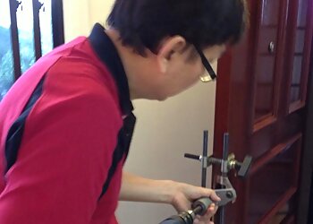 1 & 1 24hrs Locksmith image 1 & 1 24hrs Locksmith