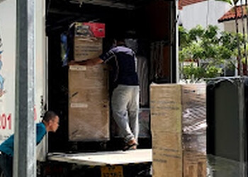 Tampines Moving Companies 138 Professional Movers image 3 Tampines Moving Companies 138 Professional Movers image 3