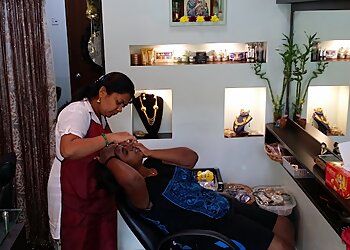 Altimate looks Beauty Care photo Altimate looks Beauty Care