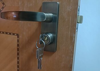 Punggol Locksmiths De Master Locksmith image 3 Punggol Locksmiths De Master Locksmith image 3