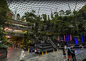 Changi Tourist Attractions HSBC Rain Vortex image 2 Changi Tourist Attractions HSBC Rain Vortex image 2