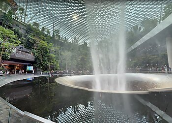 Changi Tourist Attractions HSBC Rain Vortex image 3 Changi Tourist Attractions HSBC Rain Vortex image 3