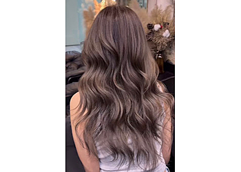 Mirror On Wall Salon, Novena