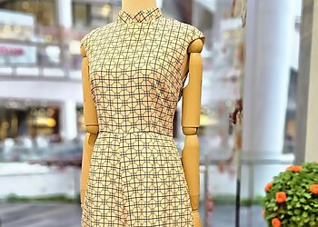 Queenstown Clothing Stores Miz Apparels image 2 Queenstown Clothing Stores Miz Apparels image 2