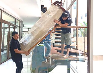 Reddot Movers image Reddot Movers