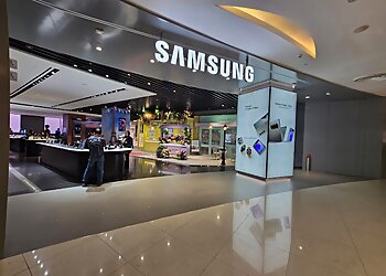 Bukit Merah Mobile Shops Samsung Experience Store image 1