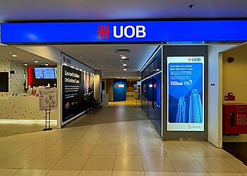 Hougang Banks United Overseas Bank Hougang image 1